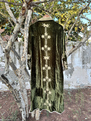 Here are some stylish and elegant title ideas for women’s velvet jackets,